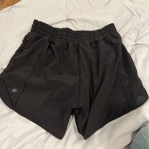 Lululemon hotty hot shorts black 4” inseam and high rise